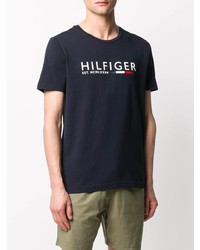 dunkelblaues bedrucktes T-Shirt mit einem Rundhalsausschnitt von Tommy Hilfiger