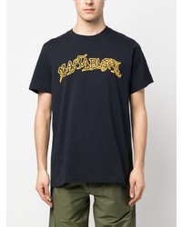 dunkelblaues bedrucktes T-Shirt mit einem Rundhalsausschnitt von Maharishi