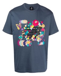 dunkelblaues bedrucktes T-Shirt mit einem Rundhalsausschnitt von New Balance
