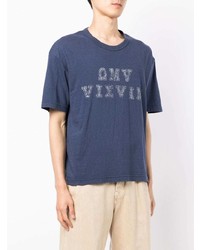 dunkelblaues bedrucktes T-Shirt mit einem Rundhalsausschnitt von VISVIM