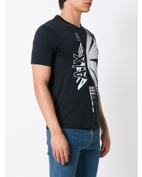 dunkelblaues bedrucktes T-Shirt mit einem V-Ausschnitt von Armani Exchange