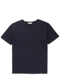 dunkelblaues beschlagenes T-Shirt mit einem Rundhalsausschnitt