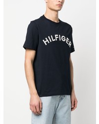 dunkelblaues besticktes T-Shirt mit einem Rundhalsausschnitt von Tommy Hilfiger