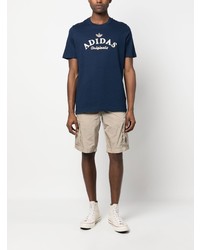dunkelblaues besticktes T-Shirt mit einem Rundhalsausschnitt von adidas