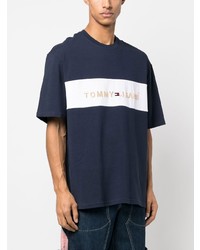 dunkelblaues besticktes T-Shirt mit einem Rundhalsausschnitt von Tommy Jeans