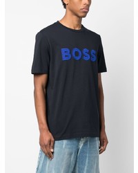 dunkelblaues besticktes T-Shirt mit einem Rundhalsausschnitt von BOSS