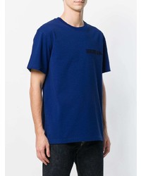 dunkelblaues besticktes T-Shirt mit einem Rundhalsausschnitt von Calvin Klein 205W39nyc