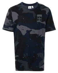 dunkelblaues Camouflage T-Shirt mit einem Rundhalsausschnitt von adidas