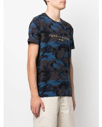 dunkelblaues Camouflage T-Shirt mit einem Rundhalsausschnitt von Tommy Hilfiger