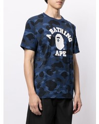 dunkelblaues Camouflage T-Shirt mit einem Rundhalsausschnitt von A Bathing Ape