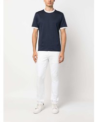 dunkelblaues horizontal gestreiftes T-Shirt mit einem Rundhalsausschnitt von Eleventy