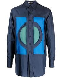 dunkelblaues Langarmhemd mit Flicken von Edward Cuming
