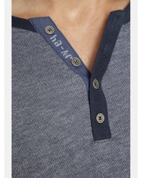 dunkelblaues Langarmshirt mit einer Knopfleiste von Jan Vanderstorm