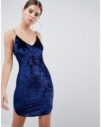 dunkelblaues figurbetontes Kleid aus Samt von AX Paris