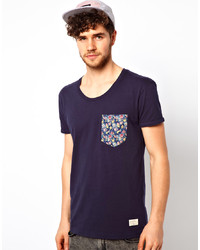 dunkelblaues T-Shirt mit einem Rundhalsausschnitt mit Blumenmuster von Minimum
