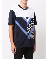 dunkelblaues T-Shirt mit einem Rundhalsausschnitt mit Flicken von Versace