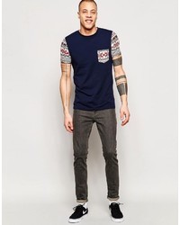 dunkelblaues T-Shirt mit einem Rundhalsausschnitt mit geometrischem Muster von Asos