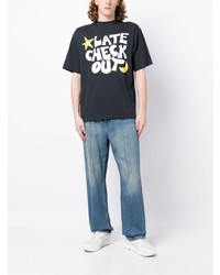 dunkelblaues T-Shirt mit einem Rundhalsausschnitt mit Karomuster von Late Checkout