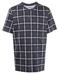 dunkelblaues T-Shirt mit einem Rundhalsausschnitt mit Schottenmuster von adidas