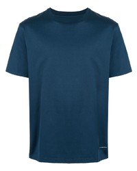 dunkelblaues T-Shirt mit einem Rundhalsausschnitt von Attachment