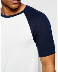 dunkelblaues T-Shirt mit einem Rundhalsausschnitt von Asos