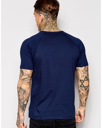 dunkelblaues T-Shirt mit einem Rundhalsausschnitt von Asos