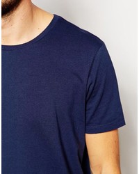 dunkelblaues T-Shirt mit einem Rundhalsausschnitt von Asos