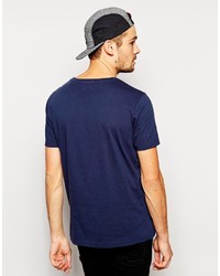 dunkelblaues T-Shirt mit einem Rundhalsausschnitt von Asos