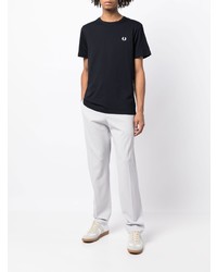 dunkelblaues T-Shirt mit einem Rundhalsausschnitt von Fred Perry