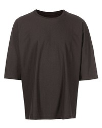 dunkelblaues T-Shirt mit einem Rundhalsausschnitt von Homme Plissé Issey Miyake