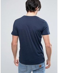 dunkelblaues T-Shirt mit einem Rundhalsausschnitt von Jack and Jones