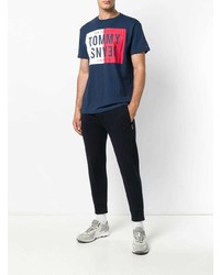 dunkelblaues T-Shirt mit einem Rundhalsausschnitt von Tommy Jeans