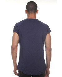 dunkelblaues T-Shirt mit einem Rundhalsausschnitt von MADMEXT