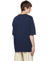 dunkelblaues T-Shirt mit einem Rundhalsausschnitt von Lemaire