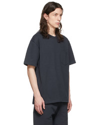 dunkelblaues T-Shirt mit einem Rundhalsausschnitt von Suicoke