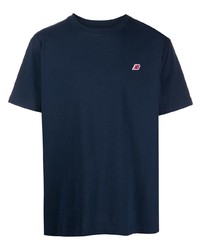 dunkelblaues T-Shirt mit einem Rundhalsausschnitt von New Balance
