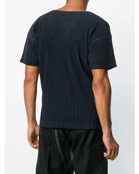 dunkelblaues T-Shirt mit einem Rundhalsausschnitt von Homme Plissé Issey Miyake