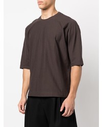 dunkelblaues T-Shirt mit einem Rundhalsausschnitt von Homme Plissé Issey Miyake