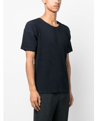 dunkelblaues T-Shirt mit einem Rundhalsausschnitt von Homme Plissé Issey Miyake