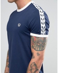 dunkelblaues T-Shirt mit einem Rundhalsausschnitt von Fred Perry