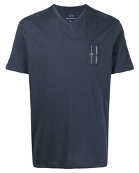 dunkelblaues T-Shirt mit einem V-Ausschnitt von Armani Exchange