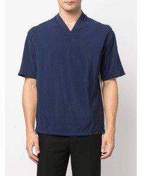 dunkelblaues T-Shirt mit einem V-Ausschnitt von Low Brand