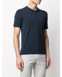 dunkelblaues T-shirt mit einer Knopfleiste von Cruciani