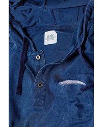 dunkelblaues T-shirt mit einer Knopfleiste von edc by Esprit