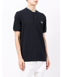 dunkelblaues T-shirt mit einer Knopfleiste von Fred Perry