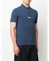 dunkelblaues T-shirt mit einer Knopfleiste von Maison Margiela
