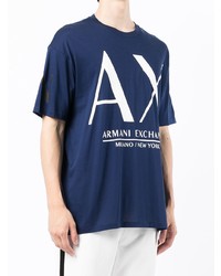 dunkelblaues und weißes bedrucktes T-Shirt mit einem Rundhalsausschnitt von Armani Exchange