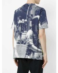 dunkelblaues und weißes bedrucktes T-Shirt mit einem Rundhalsausschnitt von Maison Margiela