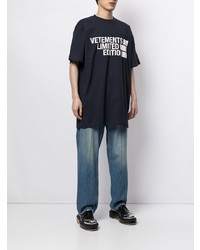 dunkelblaues und weißes bedrucktes T-Shirt mit einem Rundhalsausschnitt von Vetements