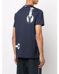 dunkelblaues und weißes bedrucktes T-Shirt mit einem Rundhalsausschnitt von Thom Browne